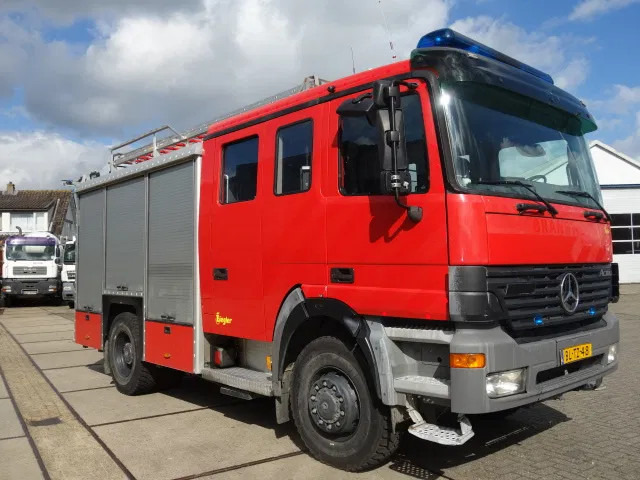 Mercedes-Benz Actros 1831 4X4 ZIEGLER BOMBEROS POMP,2500 L TANK - Пожарная машина: фото 2 Mercedes-Benz Actros 1831 4X4 ZIEGLER BOMBEROS POMP,2500 L TANK - Пожарная машина: фото 2