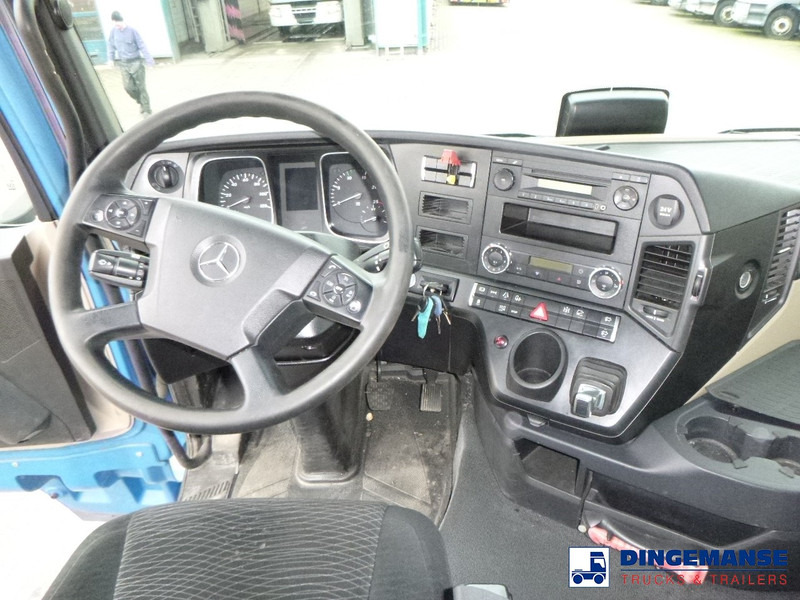 Фото интерьера 2: Тягач Mercedes-Benz Actros 1843 4x2 Euro 6 + PTO + ADR