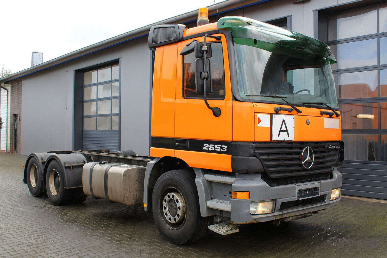 Mercedes-Benz Actros 2653 V8 6x4 Blatt-Luft EPS *clutch* - Грузовик-шасси: фото 1 Mercedes-Benz Actros 2653 V8 6x4 Blatt-Luft EPS *clutch* - Грузовик-шасси: фото 1