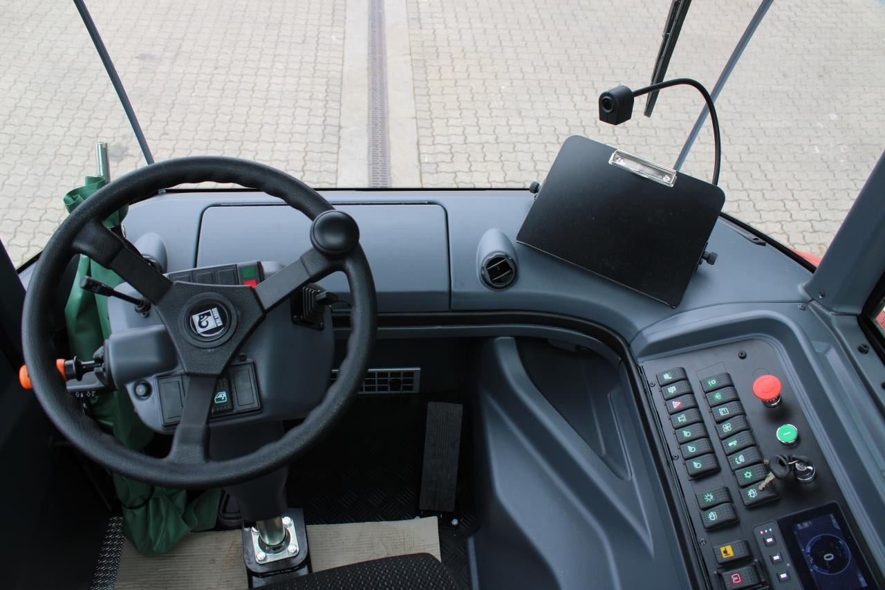 Kalmar TRL618I 4X4 - Терминальный тягач: фото 4 Kalmar TRL618I 4X4 - Терминальный тягач: фото 4