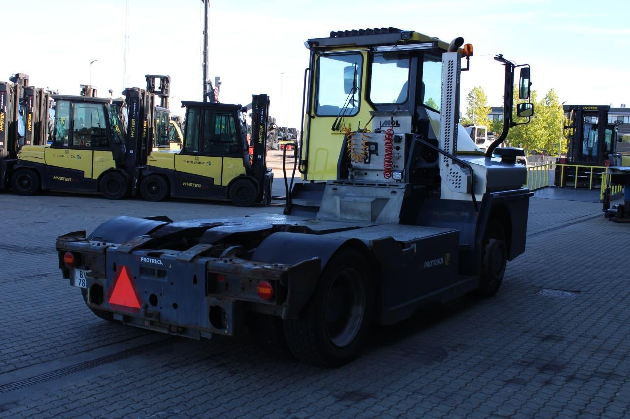 MOL RM255 4X4 - Терминальный тягач: фото 3 MOL RM255 4X4 - Терминальный тягач: фото 3