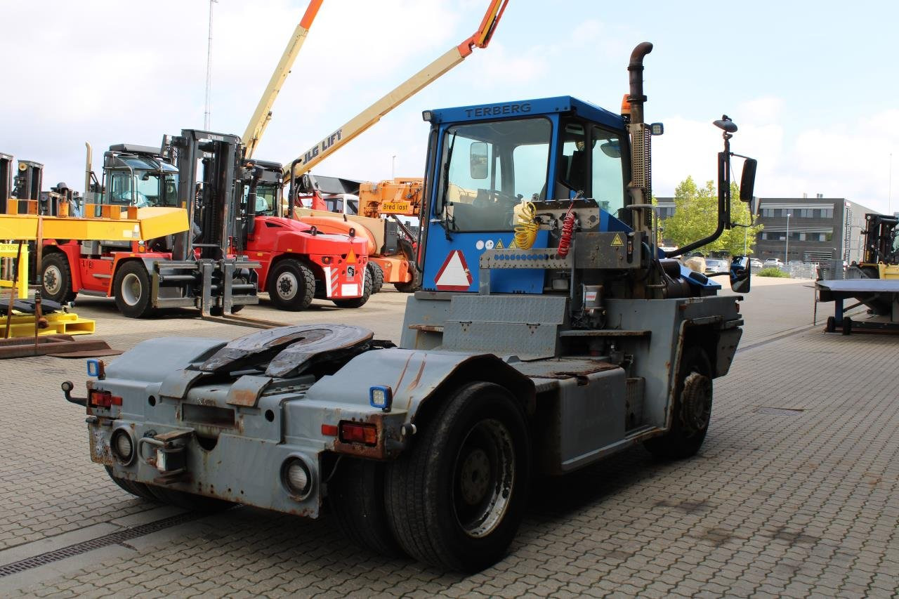 Terberg RT222 - Терминальный тягач: фото 3 Terberg RT222 - Терминальный тягач: фото 3