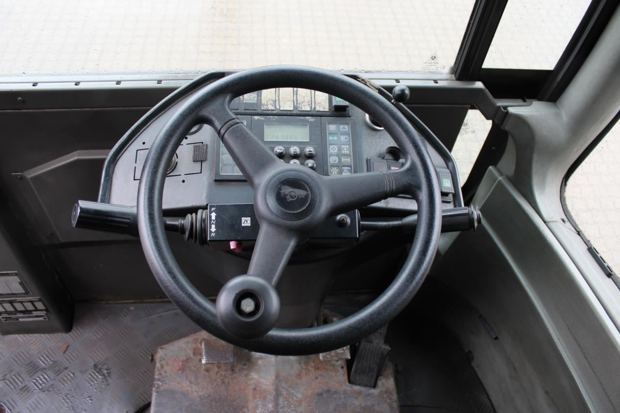 Terberg RT222 - Терминальный тягач: фото 4 Terberg RT222 - Терминальный тягач: фото 4