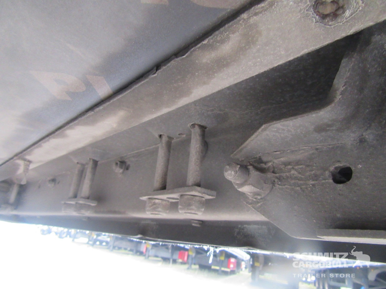 SCHMITZ Auflieger Curtainsider Standard - Тентованный полуприцеп: фото 4 SCHMITZ Auflieger Curtainsider Standard - Тентованный полуприцеп: фото 4