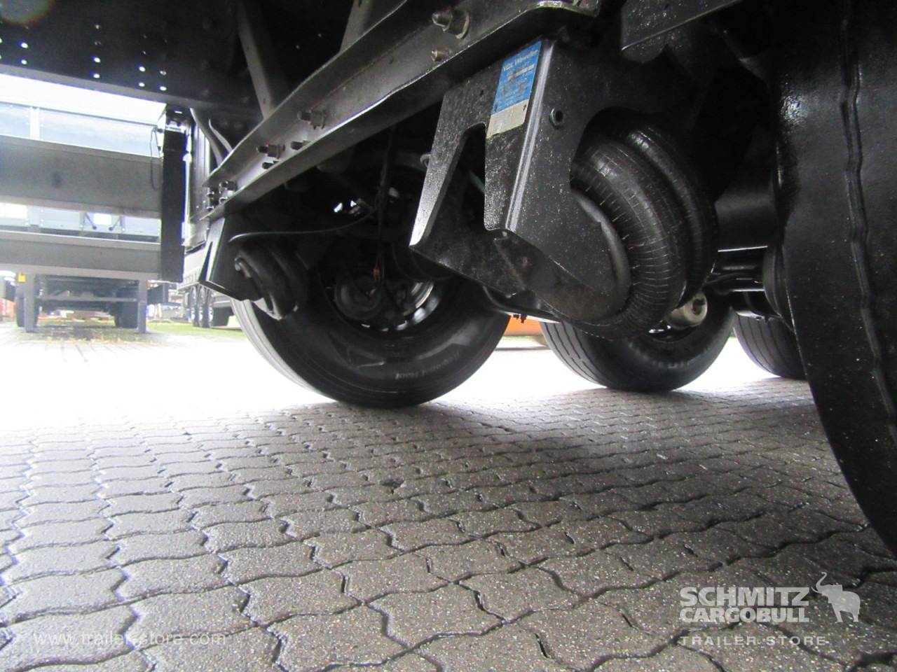 SCHMITZ Auflieger Curtainsider Standard - Тентованный полуприцеп: фото 4 SCHMITZ Auflieger Curtainsider Standard - Тентованный полуприцеп: фото 4