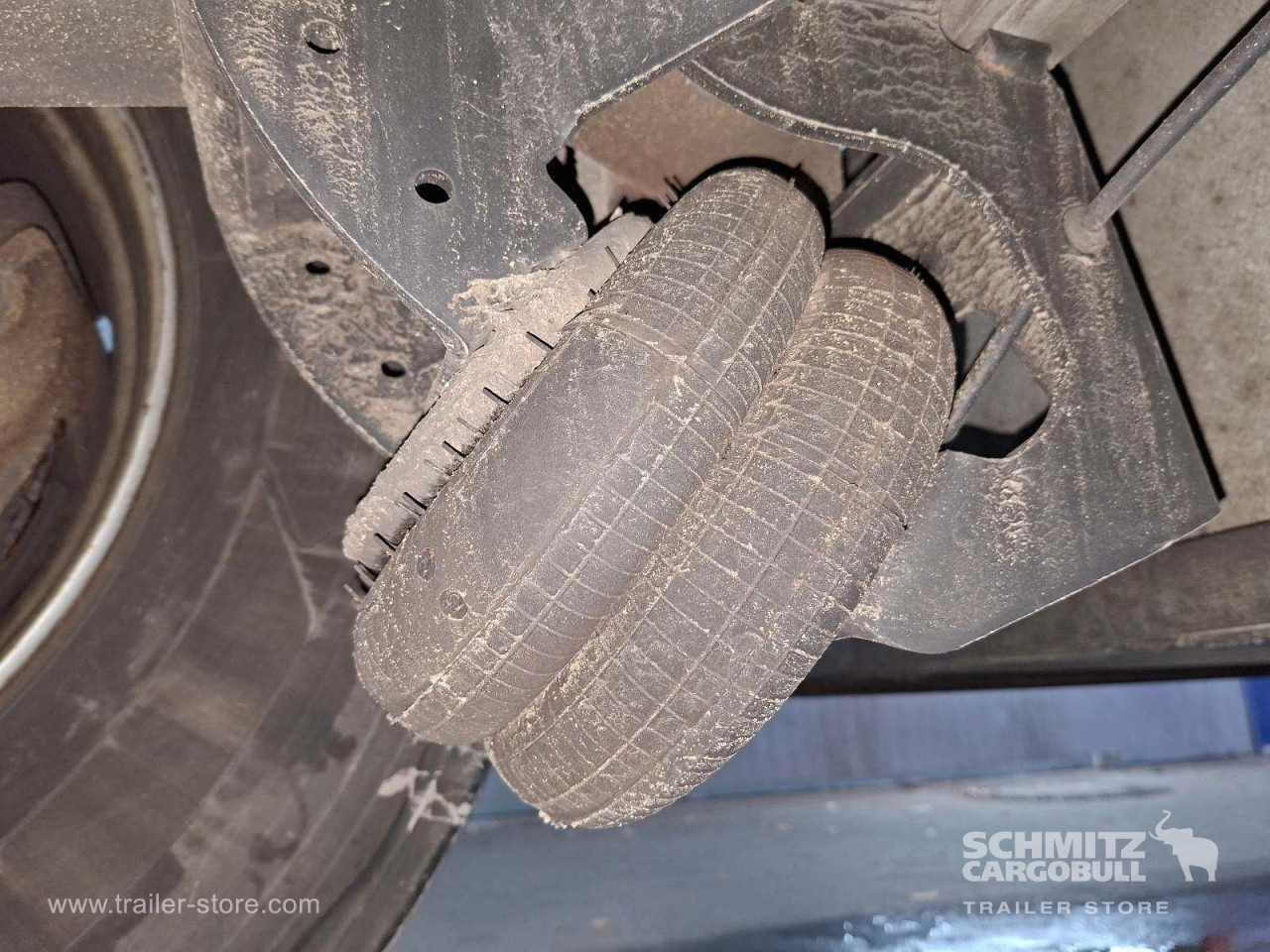 SCHMITZ Auflieger Curtainsider Standard - Тентованный полуприцеп: фото 3 SCHMITZ Auflieger Curtainsider Standard - Тентованный полуприцеп: фото 3