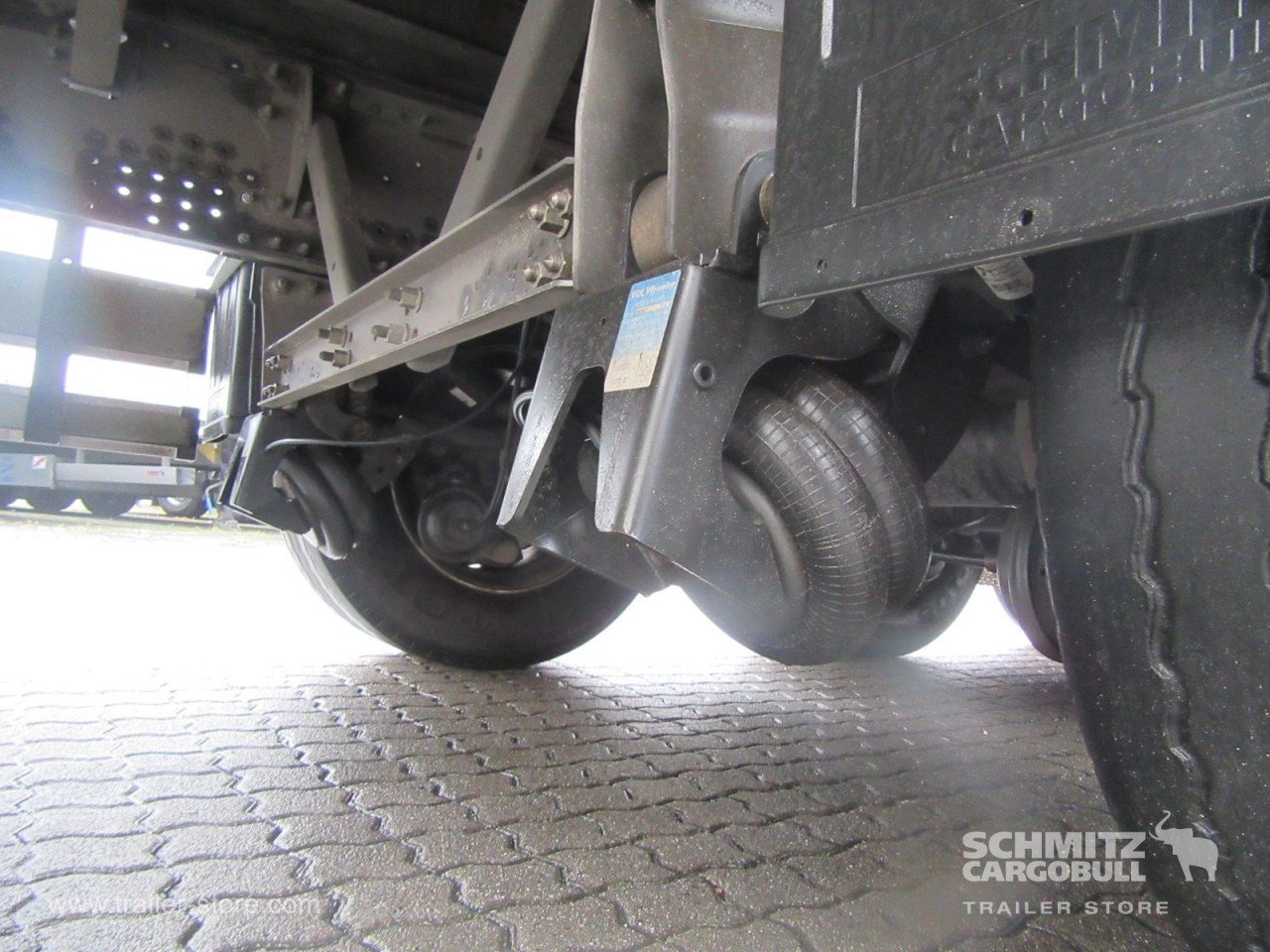 SCHMITZ Auflieger Curtainsider Standard - Тентованный полуприцеп: фото 3 SCHMITZ Auflieger Curtainsider Standard - Тентованный полуприцеп: фото 3