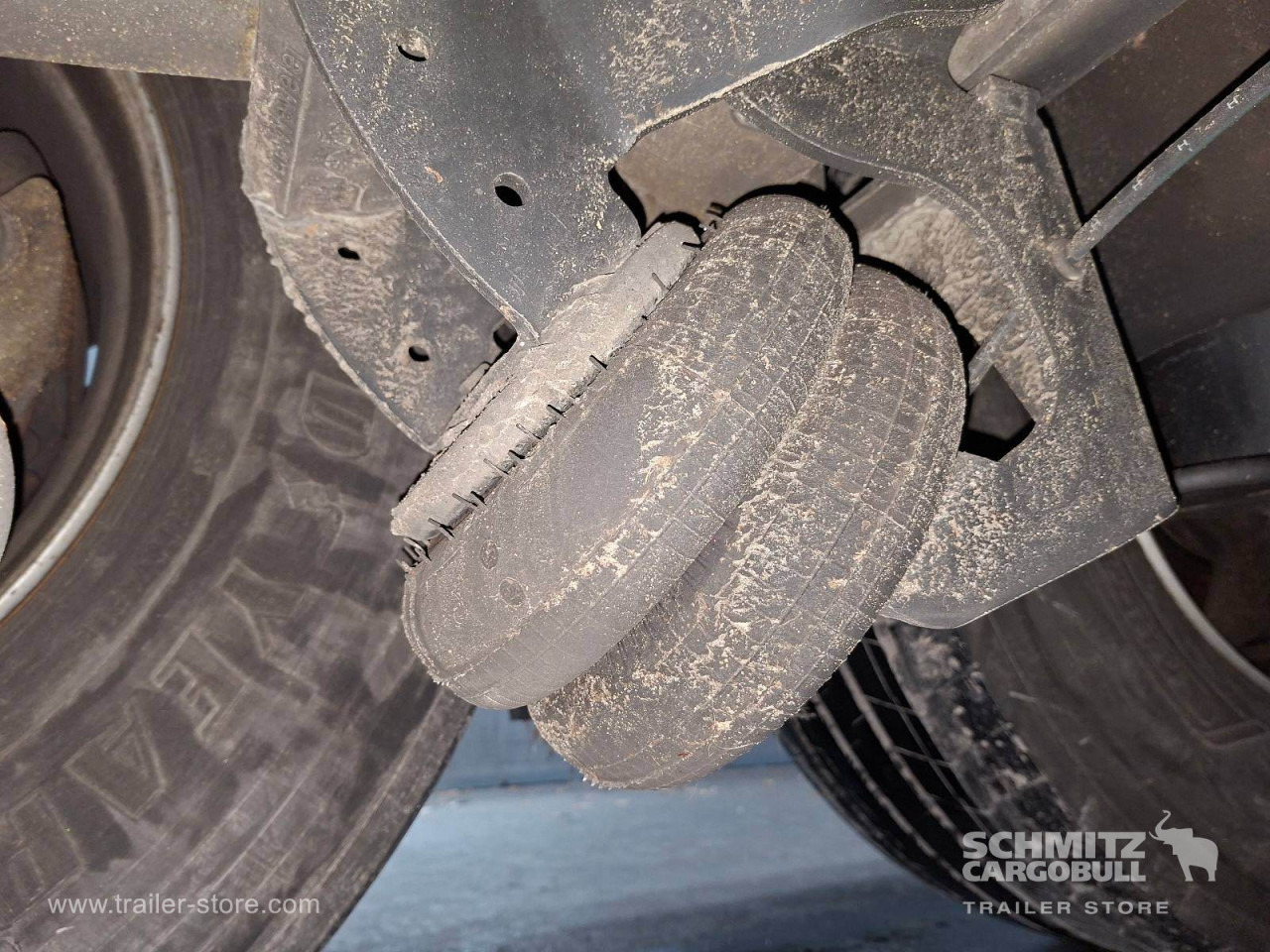 SCHMITZ Auflieger Curtainsider Standard - Тентованный полуприцеп: фото 4 SCHMITZ Auflieger Curtainsider Standard - Тентованный полуприцеп: фото 4