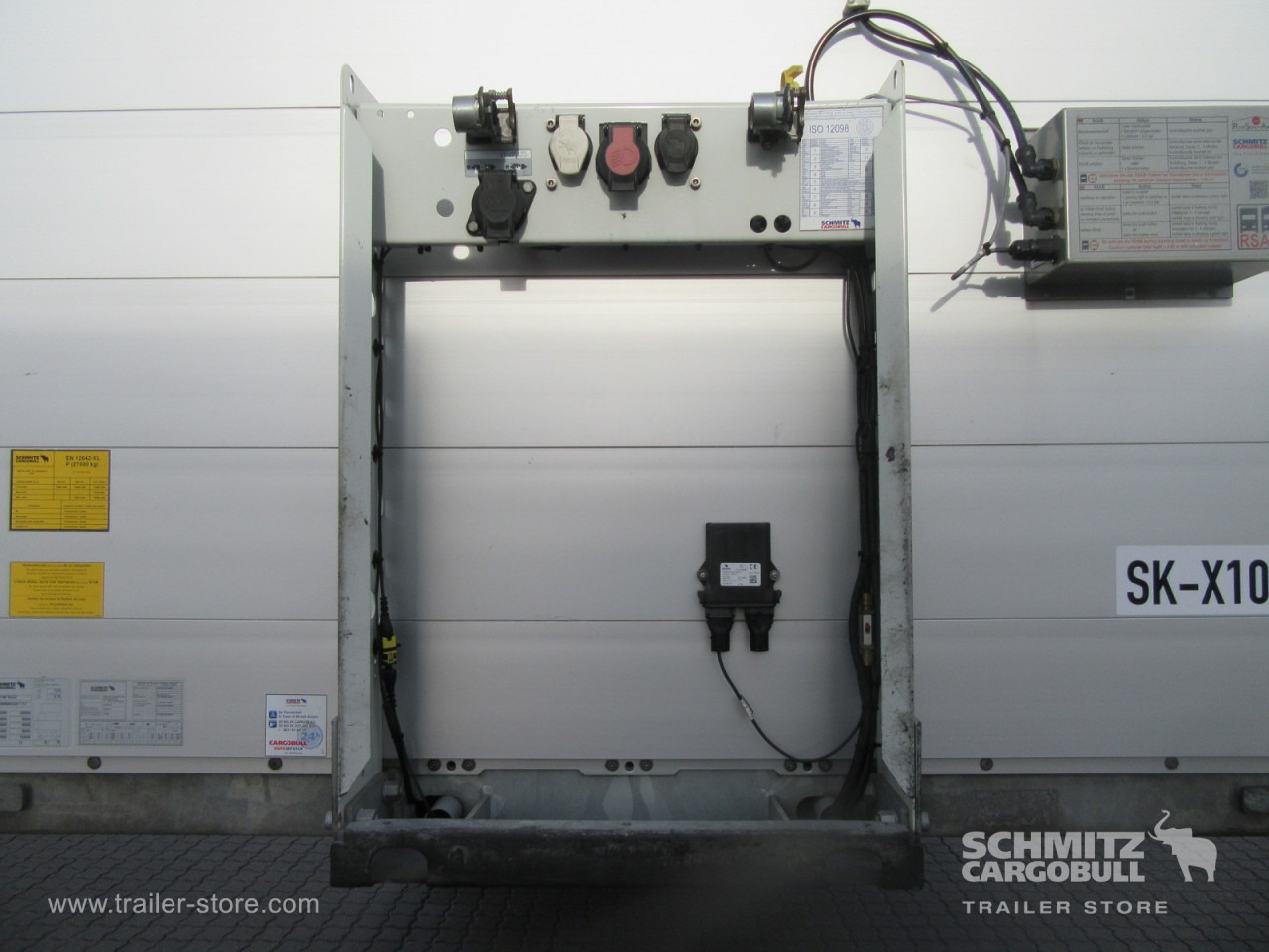 SCHMITZ Auflieger Curtainsider Standard - Тентованный полуприцеп: фото 5 SCHMITZ Auflieger Curtainsider Standard - Тентованный полуприцеп: фото 5