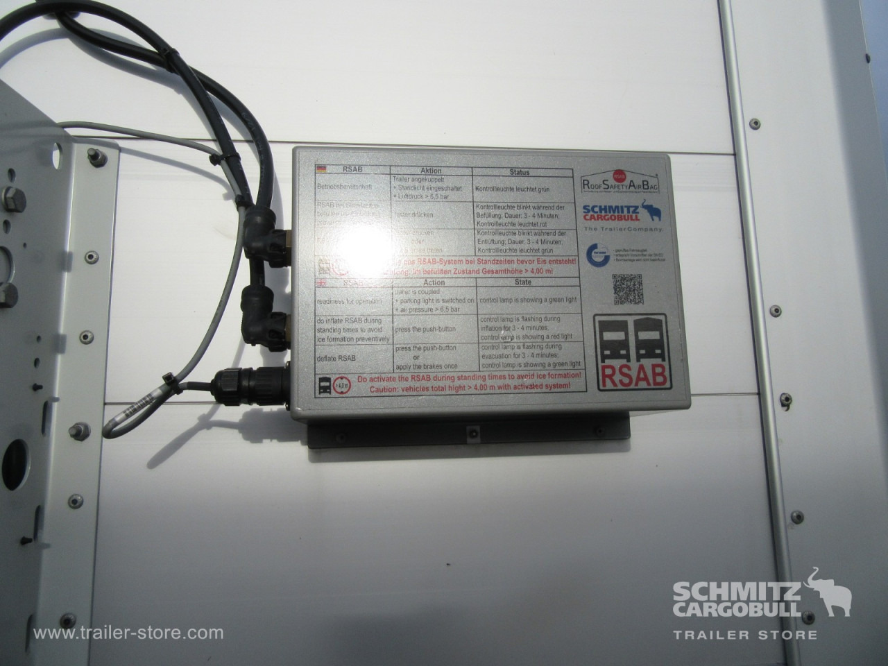 SCHMITZ Auflieger Curtainsider Standard - Тентованный полуприцеп: фото 4 SCHMITZ Auflieger Curtainsider Standard - Тентованный полуприцеп: фото 4