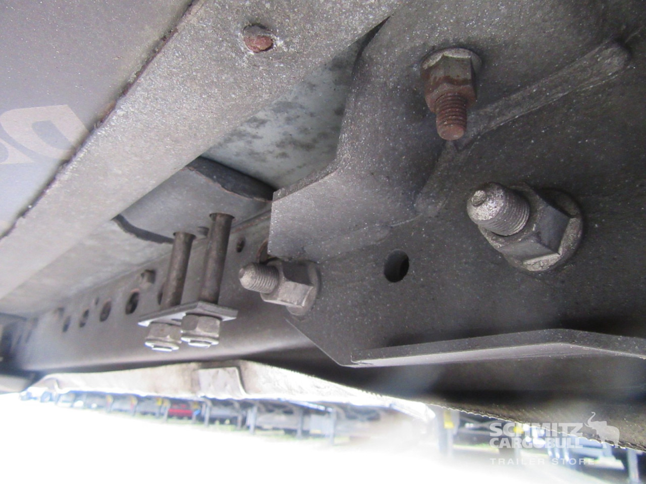 SCHMITZ Auflieger Curtainsider Standard - Тентованный полуприцеп: фото 3 SCHMITZ Auflieger Curtainsider Standard - Тентованный полуприцеп: фото 3