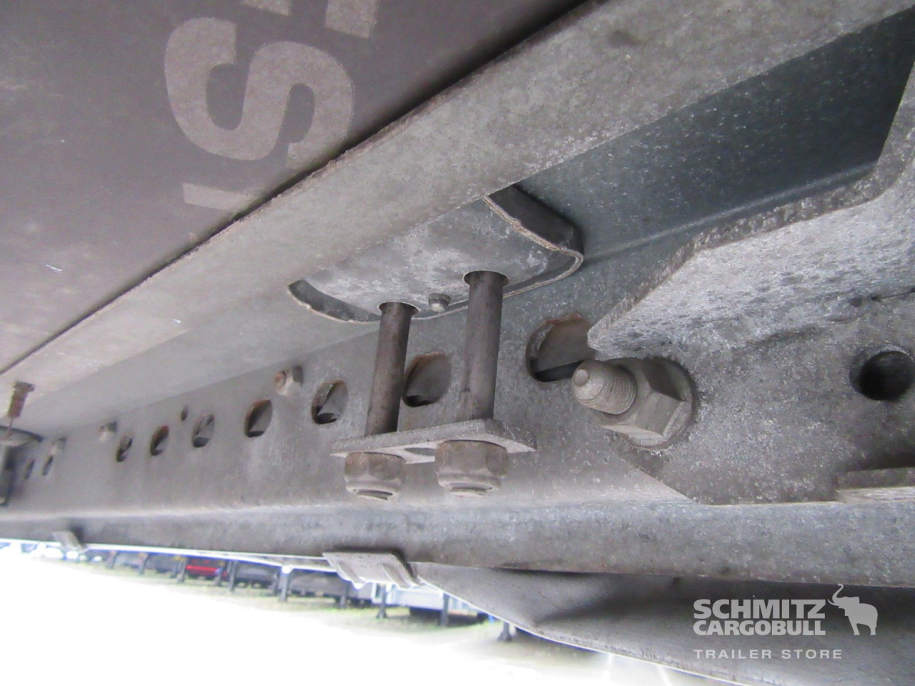 SCHMITZ Auflieger Curtainsider Standard - Тентованный полуприцеп: фото 4 SCHMITZ Auflieger Curtainsider Standard - Тентованный полуприцеп: фото 4