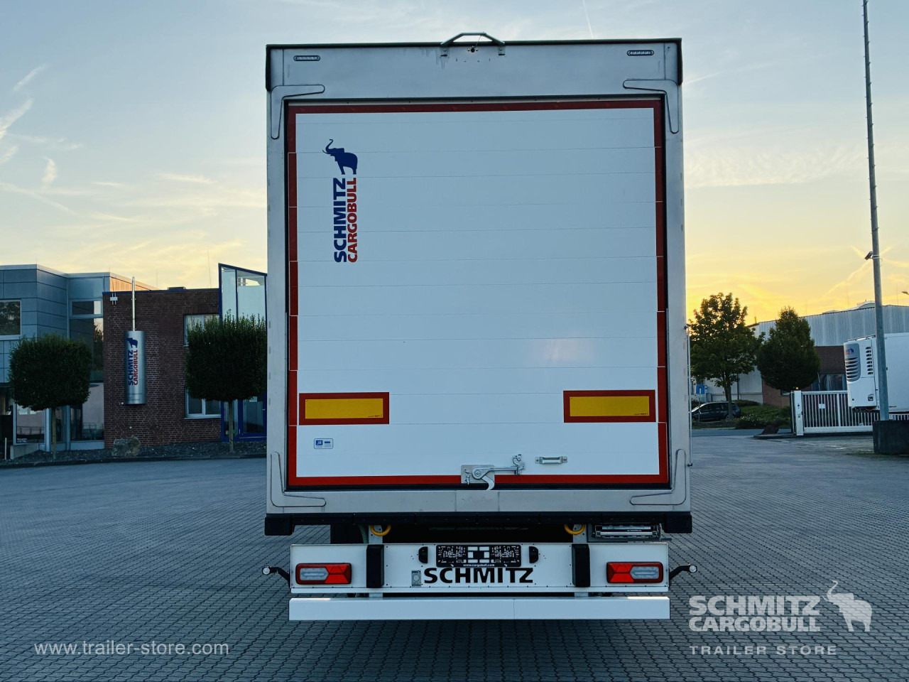 SCHMITZ Auflieger Frischdienst Standard Roller shutter - Полуприцеп-рефрижератор: фото 2 SCHMITZ Auflieger Frischdienst Standard Roller shutter - Полуприцеп-рефрижератор: фото 2