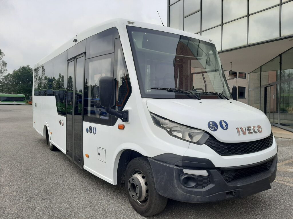 N.1 IVECO INDCAR MOBI – Anno 2015 - Туристический автобус: фото 1 N.1 IVECO INDCAR MOBI – Anno 2015 - Туристический автобус: фото 1