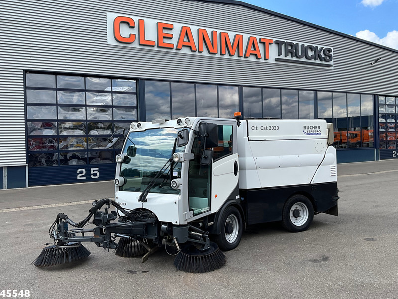 Bucher Citycat 2020 with 3-rd brush - Подметально-уборочная машина: фото 2 Bucher Citycat 2020 with 3-rd brush - Подметально-уборочная машина: фото 2