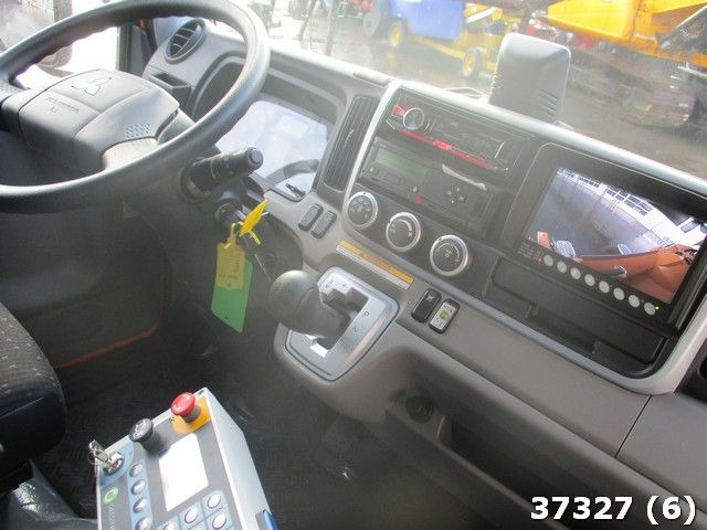 Мусоровоз FUSO Canter 9C18 Euro 6 Geesink 7m³ Just 118.668 km!: фото 6 Мусоровоз FUSO Canter 9C18 Euro 6 Geesink 7m³ Just 118.668 km!: фото 6
