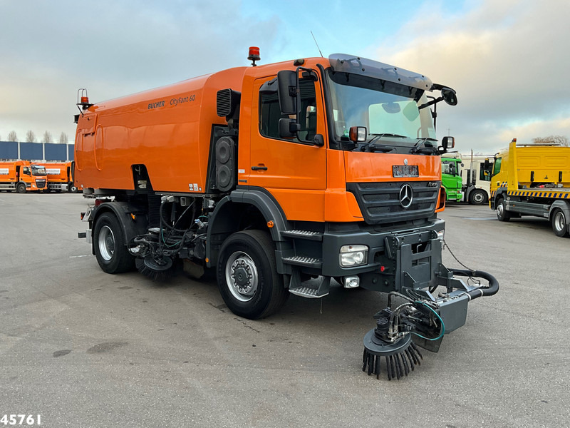Mercedes-Benz Actros 1829 4x4 Bucher Cityfant 60 Recht en Links vegend - Подметально-уборочная машина: фото 5 Mercedes-Benz Actros 1829 4x4 Bucher Cityfant 60 Recht en Links vegend - Подметально-уборочная машина: фото 5