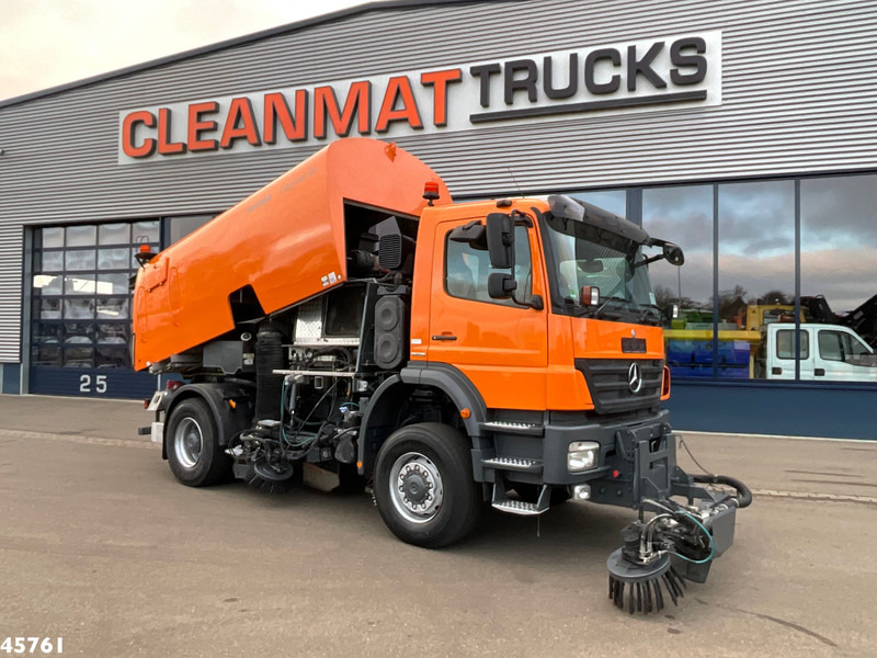 Mercedes-Benz Actros 1829 4x4 Bucher Cityfant 60 Recht en Links vegend - Подметально-уборочная машина: фото 1 Mercedes-Benz Actros 1829 4x4 Bucher Cityfant 60 Recht en Links vegend - Подметально-уборочная машина: фото 1