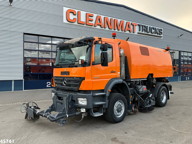 Mercedes-Benz Actros 1829 4x4 Bucher Cityfant 60 Recht en Links vegend - Подметально-уборочная машина: фото 4 Mercedes-Benz Actros 1829 4x4 Bucher Cityfant 60 Recht en Links vegend - Подметально-уборочная машина: фото 4