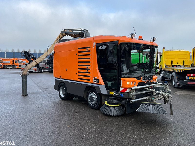 Ravo 580 Euro 6 with 3-rd brush - Подметально-уборочная машина: фото 5 Ravo 580 Euro 6 with 3-rd brush - Подметально-уборочная машина: фото 5