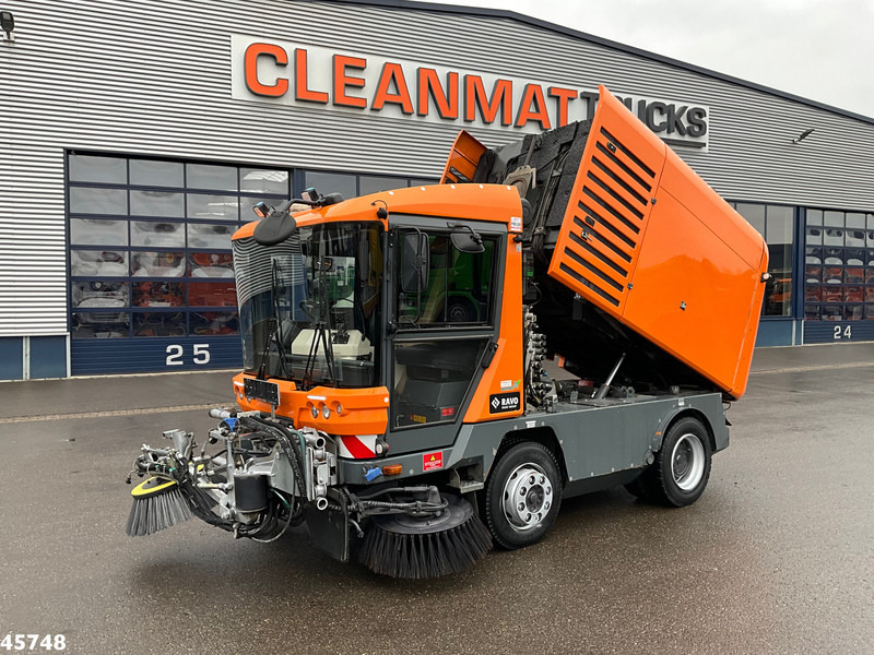 Ravo 580 with 3-rd brush - Подметально-уборочная машина: фото 1 Ravo 580 with 3-rd brush - Подметально-уборочная машина: фото 1
