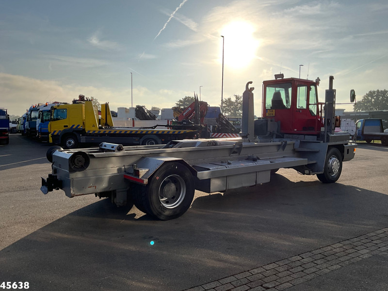 Terberg YT180 VDL 25 Ton haakarmsysteem - Крюковой мультилифт: фото 5 Terberg YT180 VDL 25 Ton haakarmsysteem - Крюковой мультилифт: фото 5