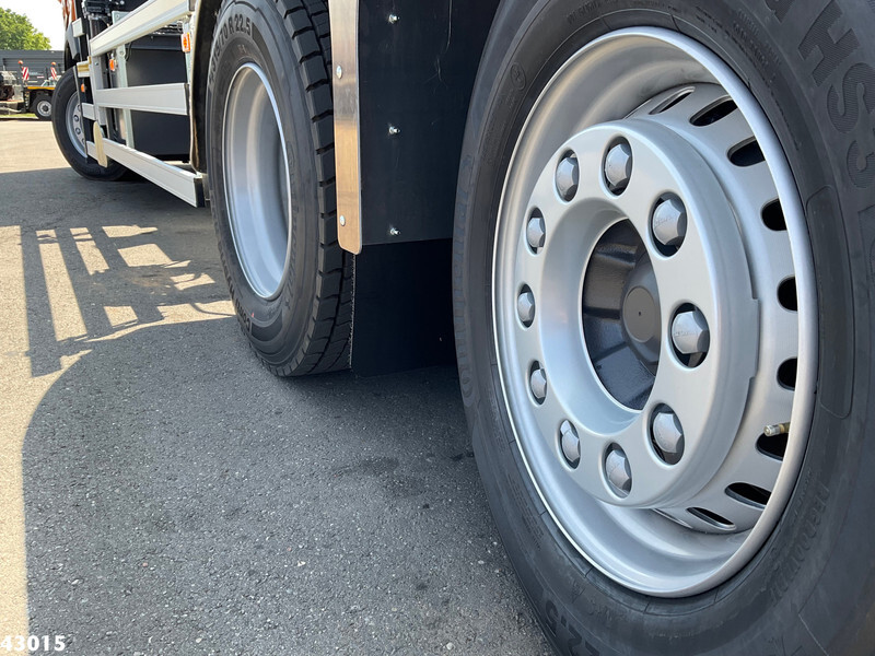 Фото интерьера 1: Volvo FM 430 HMF 23 Tonmeter laadkraan лизинг Volvo FM 430 HMF 23 Tonmeter laadkraan