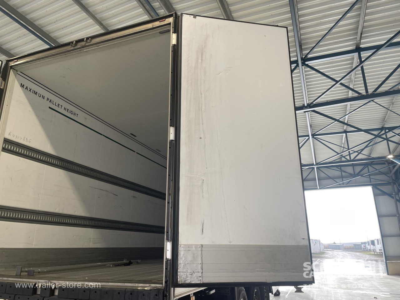 SCHMITZ Remolque Frigo Standard - Прицеп-рефрижератор: фото 2 SCHMITZ Remolque Frigo Standard - Прицеп-рефрижератор: фото 2