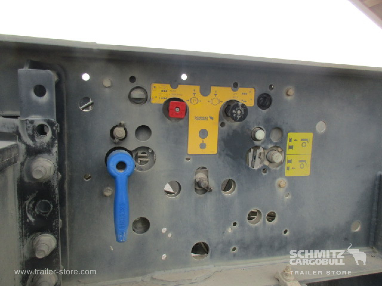 SCHMITZ Tipper Alu-square sided body 24m³ - Самосвальный полуприцеп: фото 3 SCHMITZ Tipper Alu-square sided body 24m³ - Самосвальный полуприцеп: фото 3