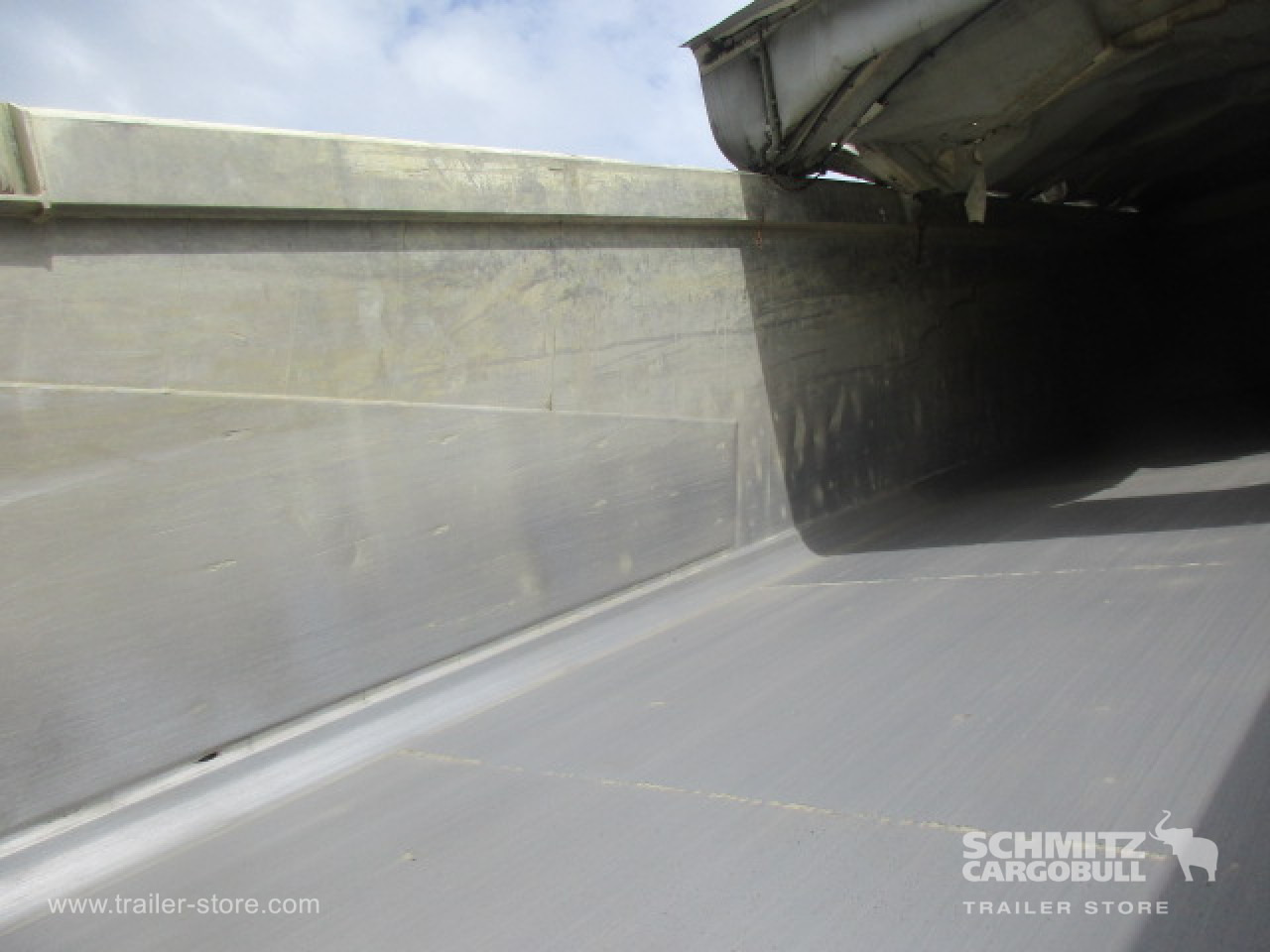 SCHMITZ Tipper Alu-square sided body 24m³ - Самосвальный полуприцеп: фото 5 SCHMITZ Tipper Alu-square sided body 24m³ - Самосвальный полуприцеп: фото 5