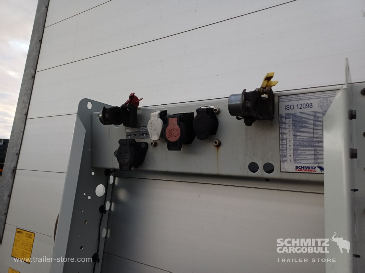 SCHMITZ Auflieger Curtainsider Mega - Тентованный полуприцеп: фото 2 SCHMITZ Auflieger Curtainsider Mega - Тентованный полуприцеп: фото 2