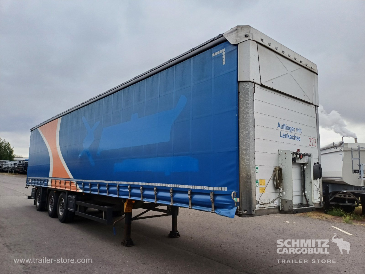 SCHMITZ Auflieger Curtainsider Standard Forklift holder - Тентованный полуприцеп: фото 1 SCHMITZ Auflieger Curtainsider Standard Forklift holder - Тентованный полуприцеп: фото 1