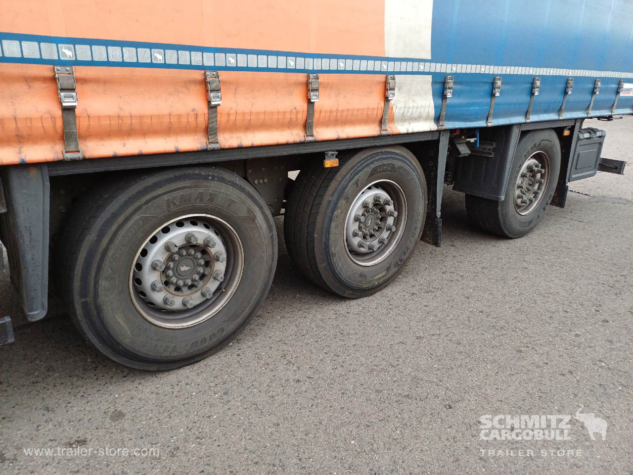 SCHMITZ Auflieger Curtainsider Standard Forklift holder - Тентованный полуприцеп: фото 4 SCHMITZ Auflieger Curtainsider Standard Forklift holder - Тентованный полуприцеп: фото 4