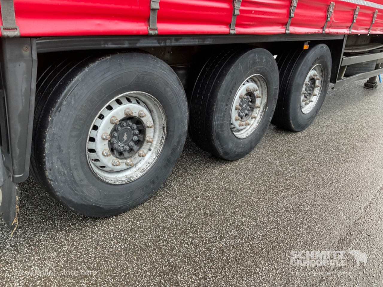 SCHMITZ Curtainsider Standard Forklift holder - Тентованный полуприцеп: фото 2 SCHMITZ Curtainsider Standard Forklift holder - Тентованный полуприцеп: фото 2