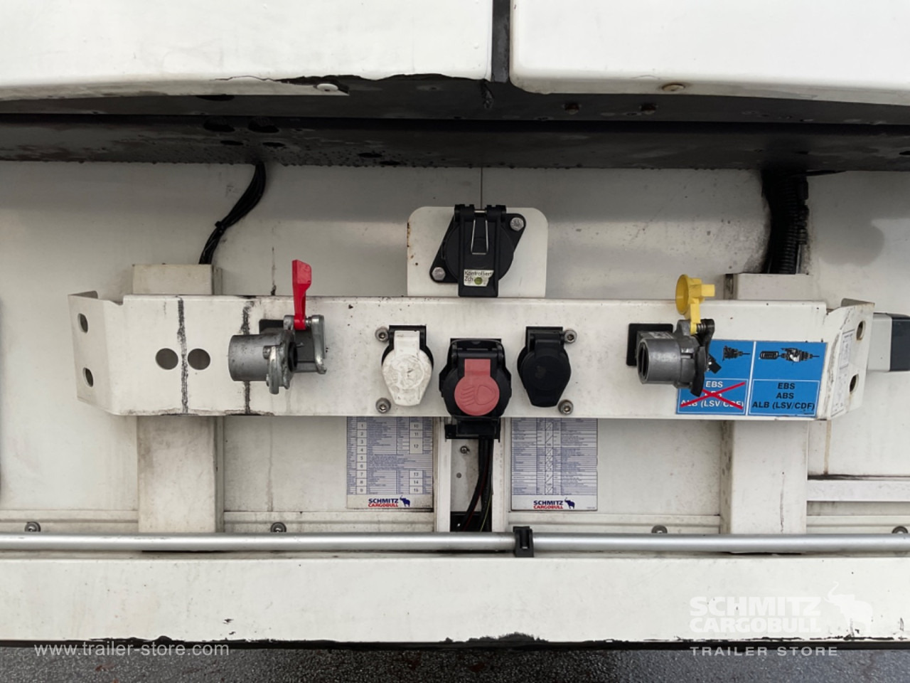 SCHMITZ Reefer Multitemp Double deck - Изотермический полуприцеп: фото 4 SCHMITZ Reefer Multitemp Double deck - Изотермический полуприцеп: фото 4