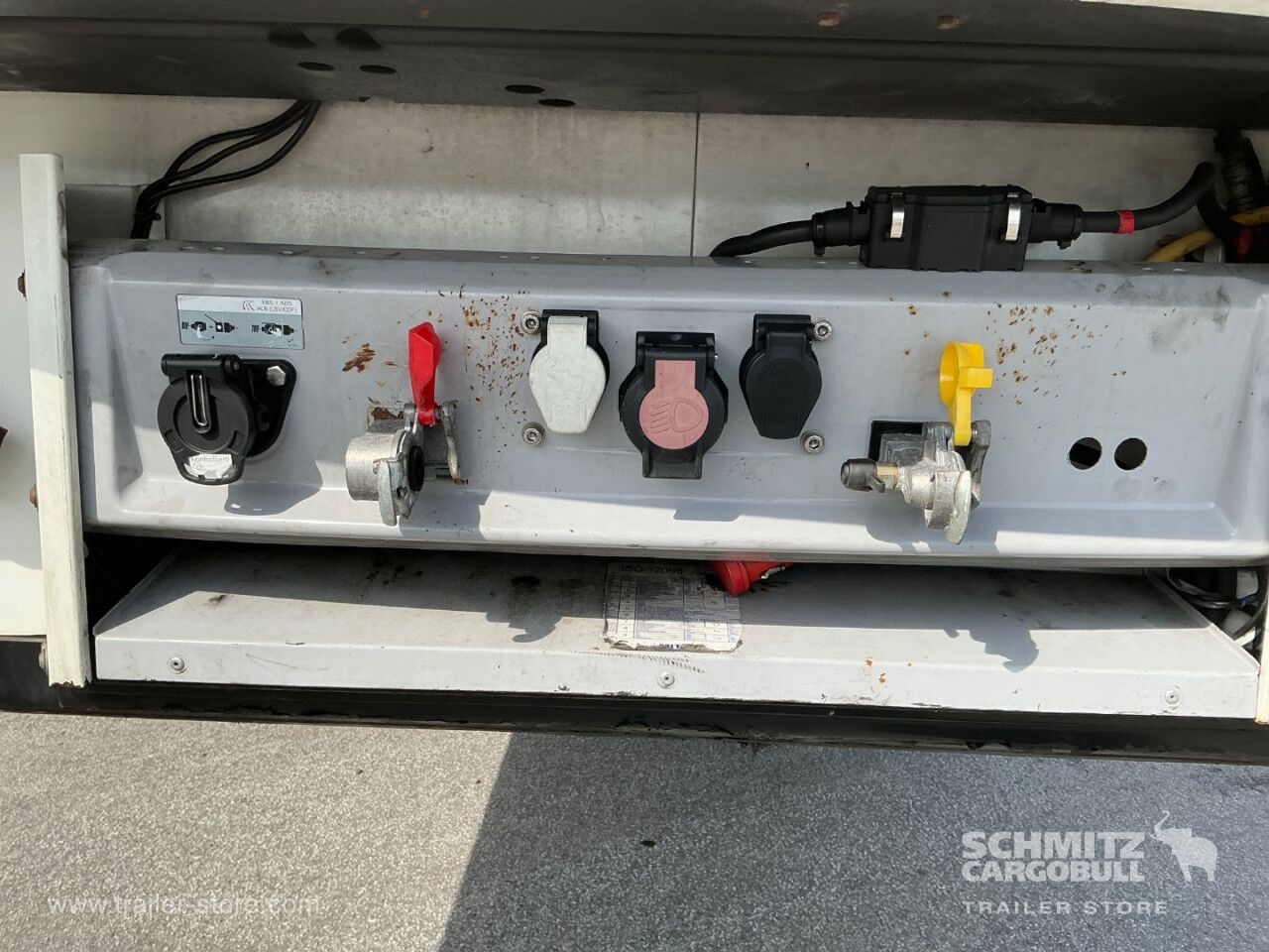 SCHMITZ Reefer Multitemp Double deck Taillift - Изотермический полуприцеп: фото 4 SCHMITZ Reefer Multitemp Double deck Taillift - Изотермический полуприцеп: фото 4