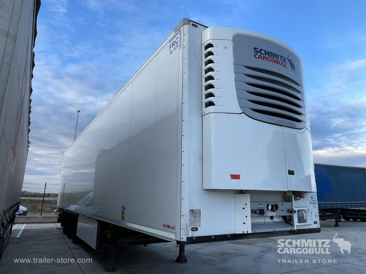 SCHMITZ Semiremolque Frigo Standard - Изотермический полуприцеп: фото 1 SCHMITZ Semiremolque Frigo Standard - Изотермический полуприцеп: фото 1