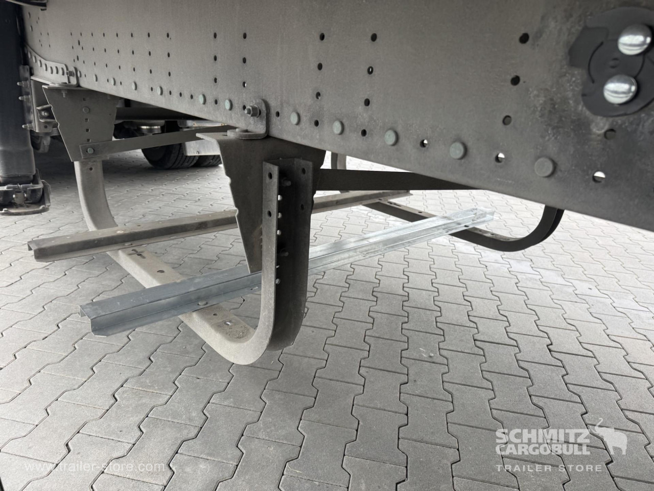 SCHMITZ Curtainsider Standard - Тентованный полуприцеп: фото 2 SCHMITZ Curtainsider Standard - Тентованный полуприцеп: фото 2