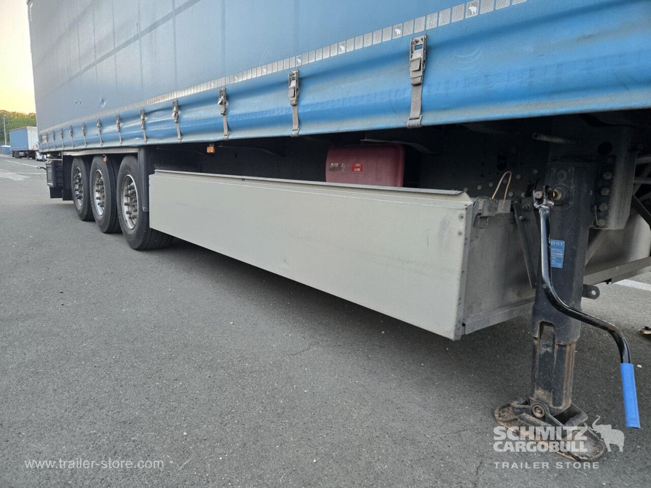 SCHMITZ Curtainsider Standard - Тентованный полуприцеп: фото 3 SCHMITZ Curtainsider Standard - Тентованный полуприцеп: фото 3