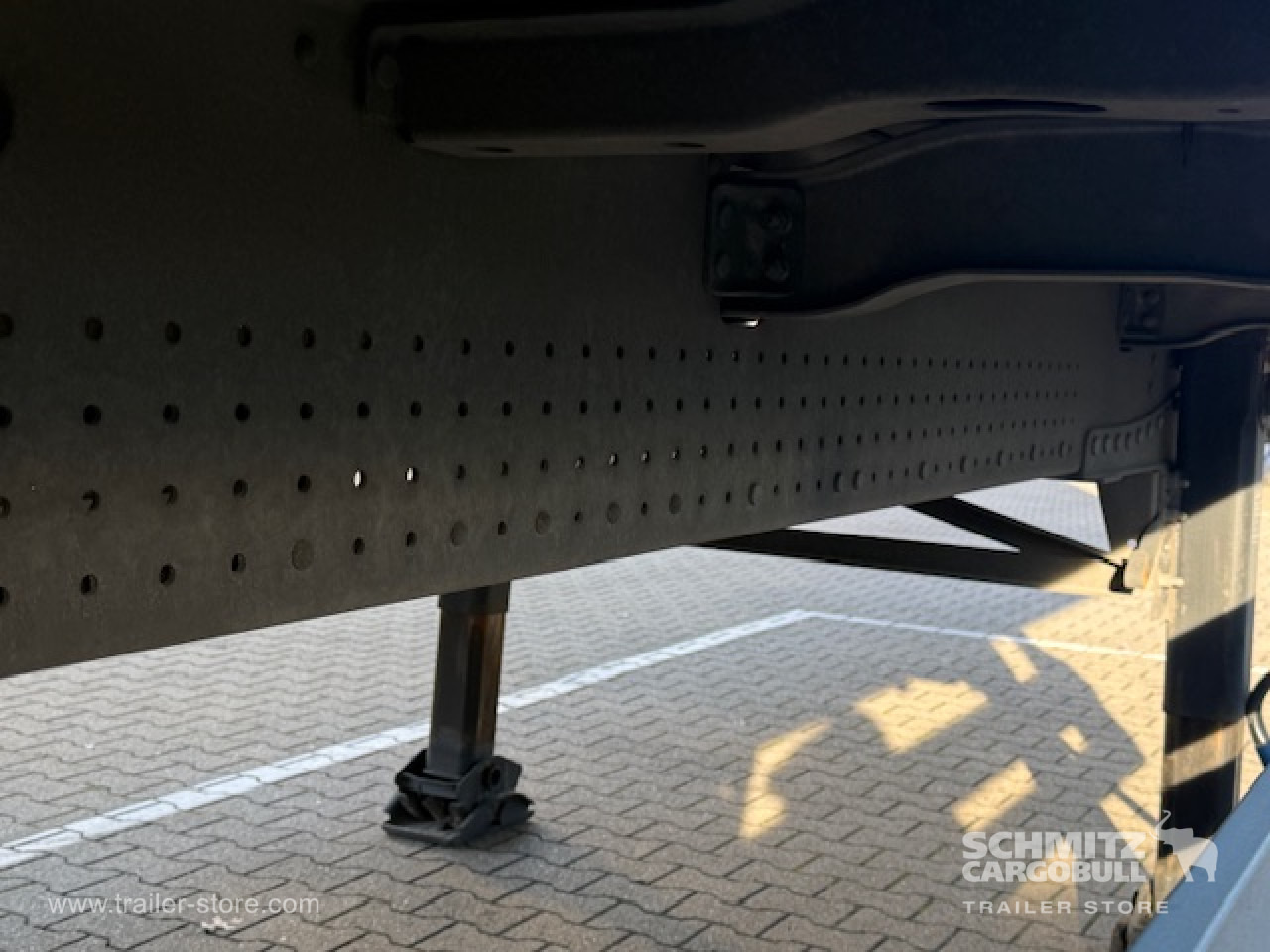 SCHMITZ Oplegger Kasten Standard - Полуприцеп-фургон: фото 3 SCHMITZ Oplegger Kasten Standard - Полуприцеп-фургон: фото 3