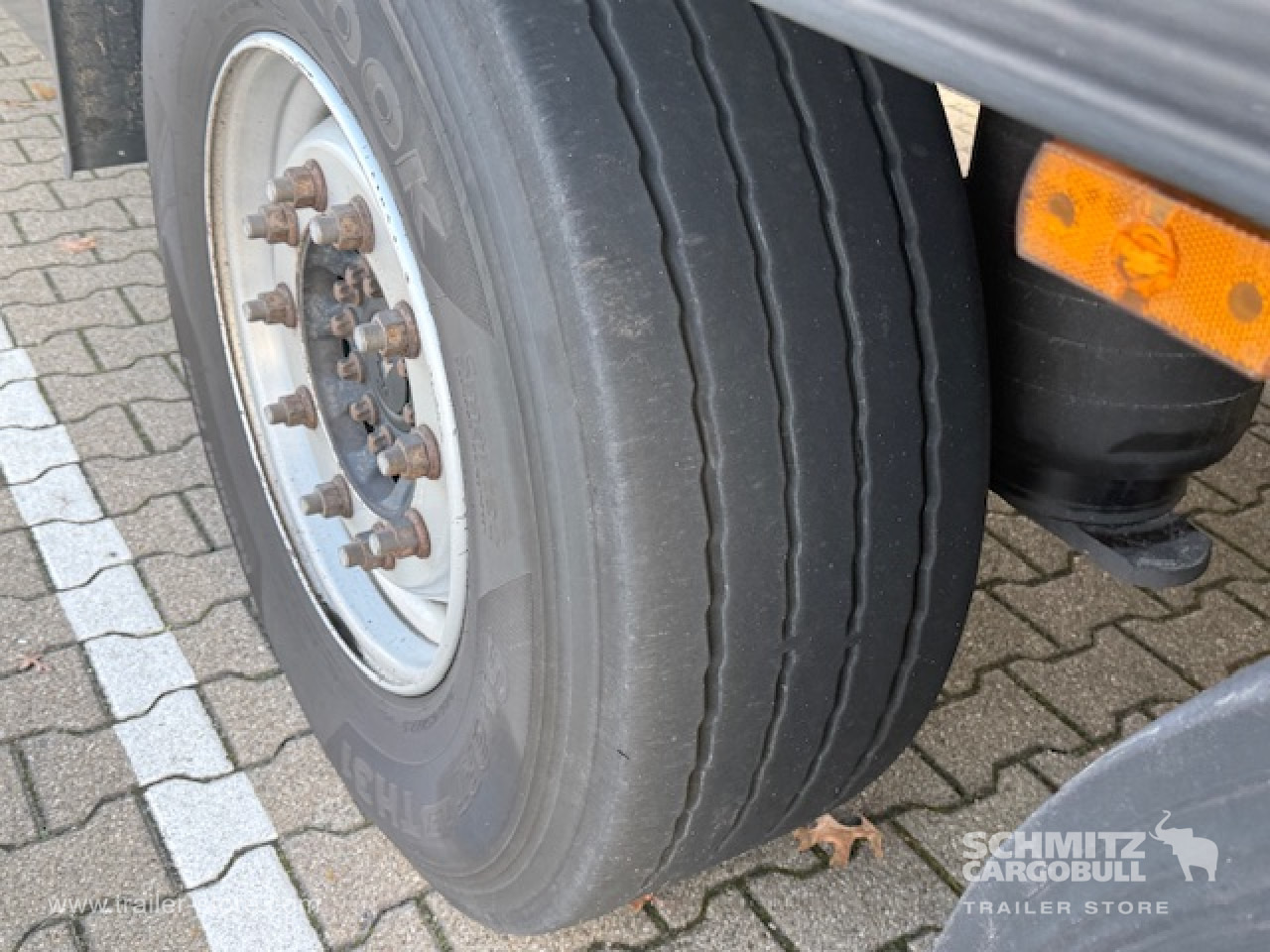SCHMITZ Oplegger Kasten Standard Taillift - Полуприцеп-фургон: фото 4 SCHMITZ Oplegger Kasten Standard Taillift - Полуприцеп-фургон: фото 4