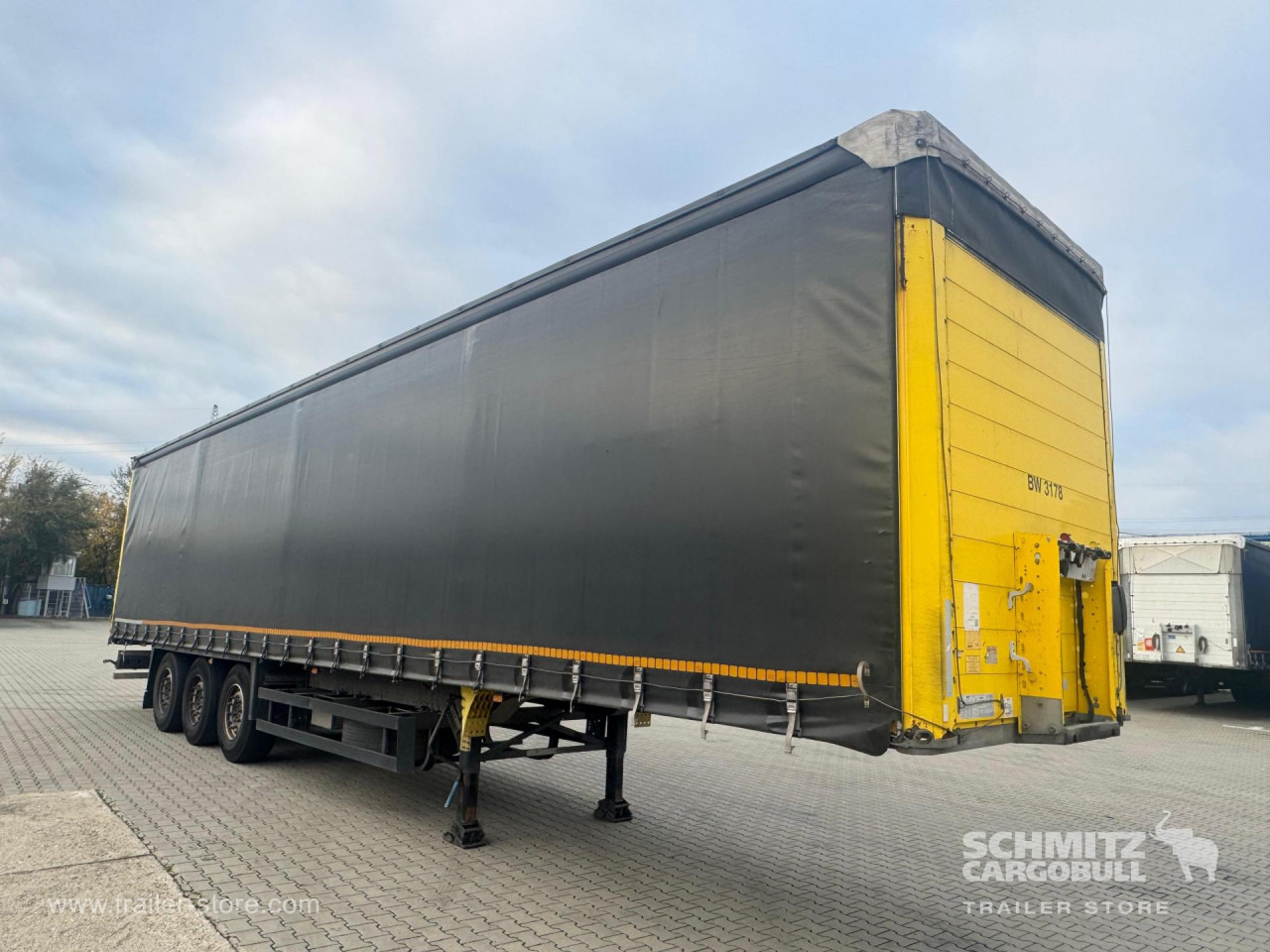 SCHMITZ Curtainsider Standard - Тентованный полуприцеп: фото 1 SCHMITZ Curtainsider Standard - Тентованный полуприцеп: фото 1
