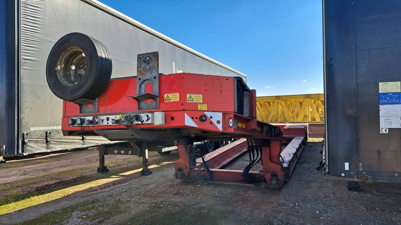 FAYMONVILLE MEGAMAX F-S42 / steering axles / Extendable - Низкорамный полуприцеп: фото 1 FAYMONVILLE MEGAMAX F-S42 / steering axles / Extendable - Низкорамный полуприцеп: фото 1