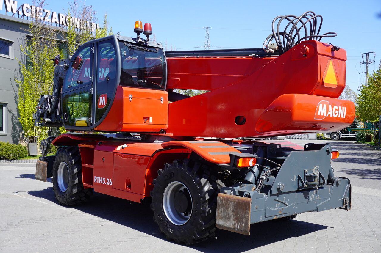 MAGNI RTH 5.26 telescopic loader / Range 26 m / load cap 5000 kg / Remote control - Телескопический погрузчик: фото 4 MAGNI RTH 5.26 telescopic loader / Range 26 m / load cap 5000 kg / Remote control - Телескопический погрузчик: фото 4