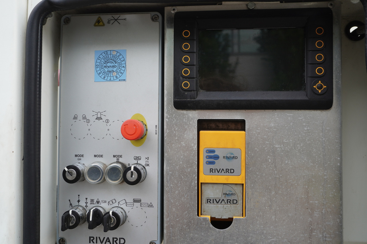Ассенизатор MAN TGM 26.340 E6 / RIVARD sewage cleaner 11.8 m3 / 170 tho. km / steered axle: фото 12