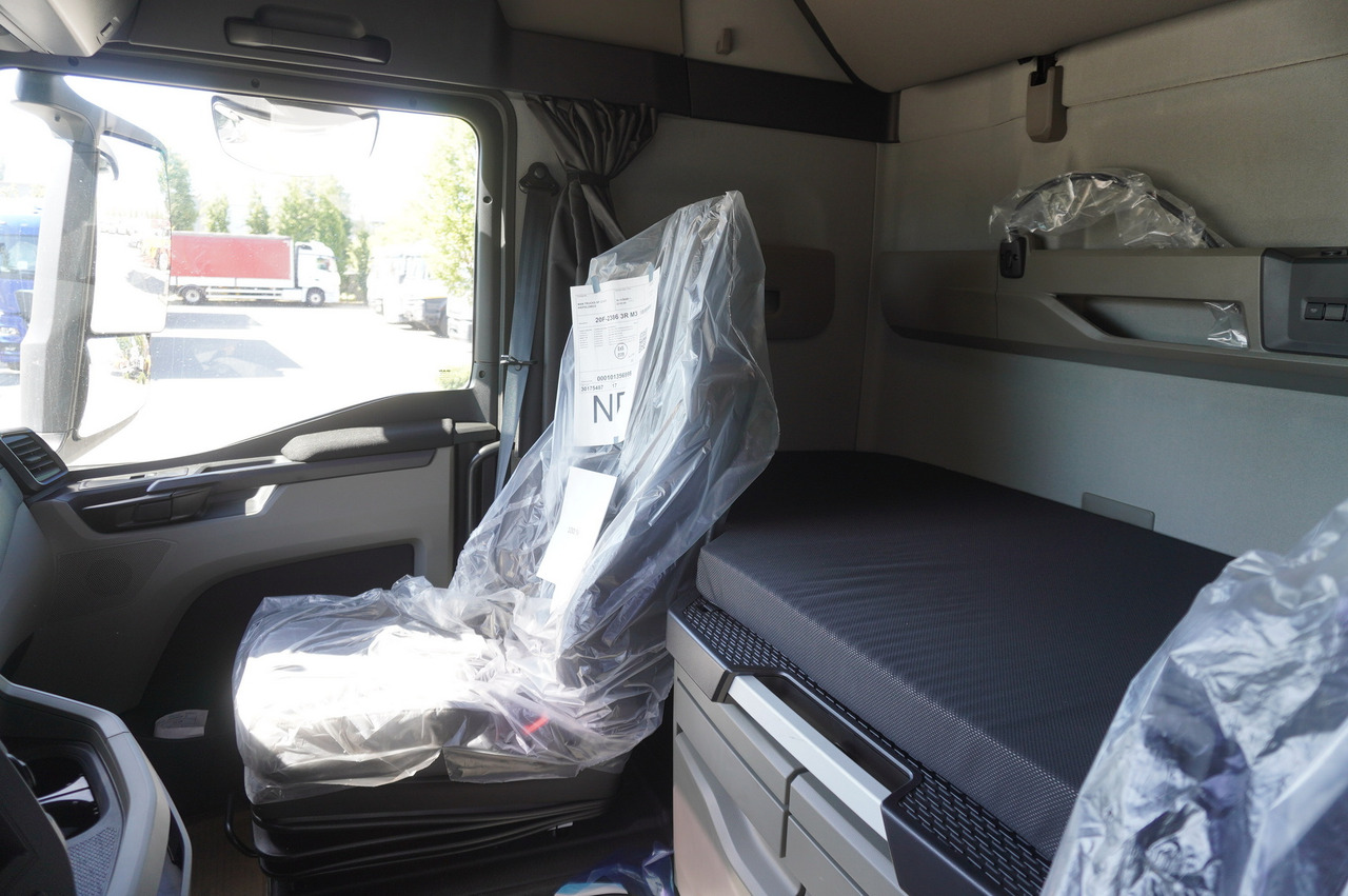 Грузовик с закрытым кузовом MAN TGX 26.480 6×2-2 LL CH NEW / 19 EPAL box / New Wecon walkthrough box trailer 19 EPAL / 2025.06 !!!: фото 12