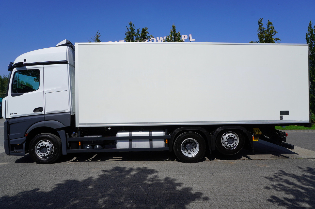 MERCEDES-BENZ Actros 2545 MP5 6×2 E6 / Kiesling meat hook refrigerator / Carrier Supra 1250 / 2022 - Рефрижератор: фото 2 MERCEDES-BENZ Actros 2545 MP5 6×2 E6 / Kiesling meat hook refrigerator / Carrier Supra 1250 / 2022 - Рефрижератор: фото 2