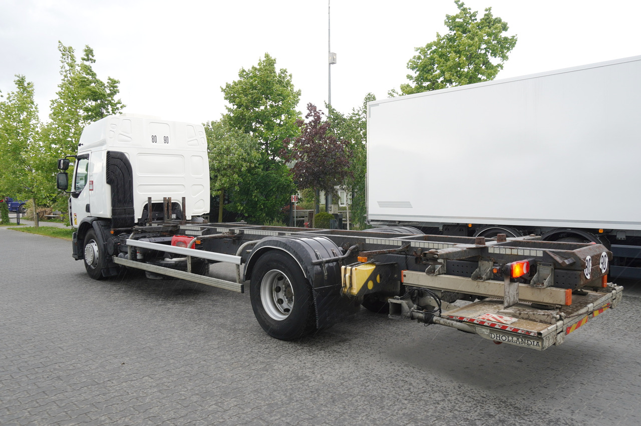 RENAULT D19 Wide Glob / BDF / load capacity 11t / 280 thousand km / tail lift - Грузовик-шасси: фото 3 RENAULT D19 Wide Glob / BDF / load capacity 11t / 280 thousand km / tail lift - Грузовик-шасси: фото 3