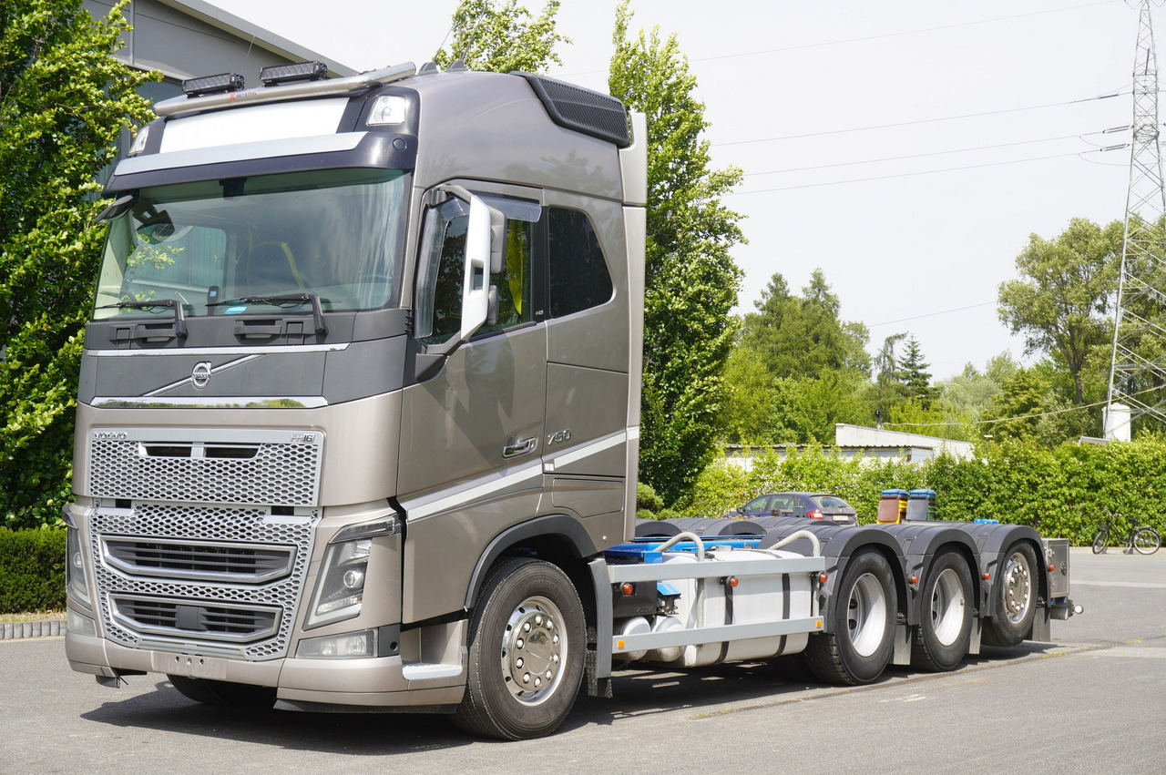 VOLVO FH16 750 8x4x4 / 750 HP! / Frame 685 cm / Steered 4th axle - Автоманипулятор: фото 2 VOLVO FH16 750 8x4x4 / 750 HP! / Frame 685 cm / Steered 4th axle - Автоманипулятор: фото 2