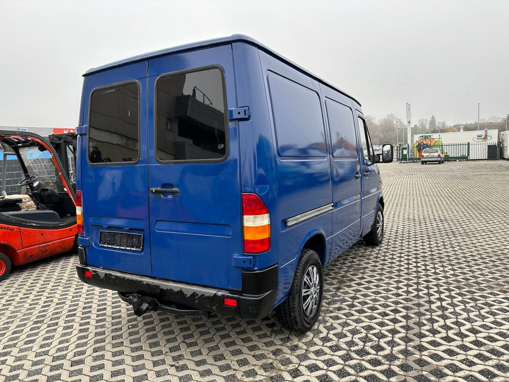 Mercedes-Benz 211 CDI - Легковой фургон: фото 4 Mercedes-Benz 211 CDI - Легковой фургон: фото 4